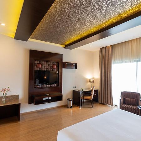 Clarks Exotica Convention Resort & Spa Devanahalli Bagian luar foto