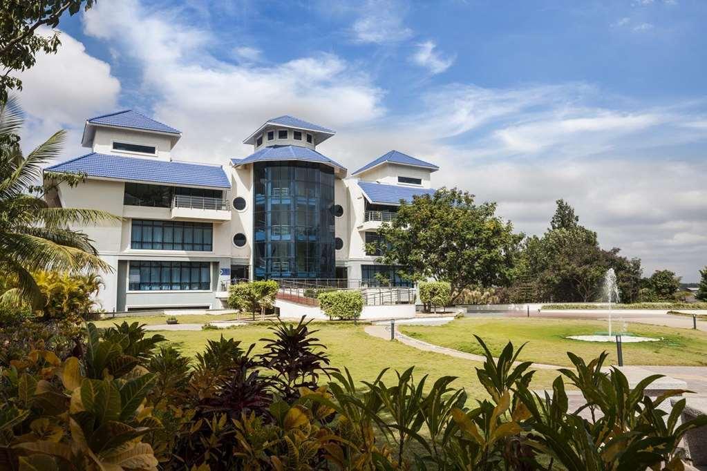 Clarks Exotica Convention Resort & Spa Devanahalli Bagian luar foto