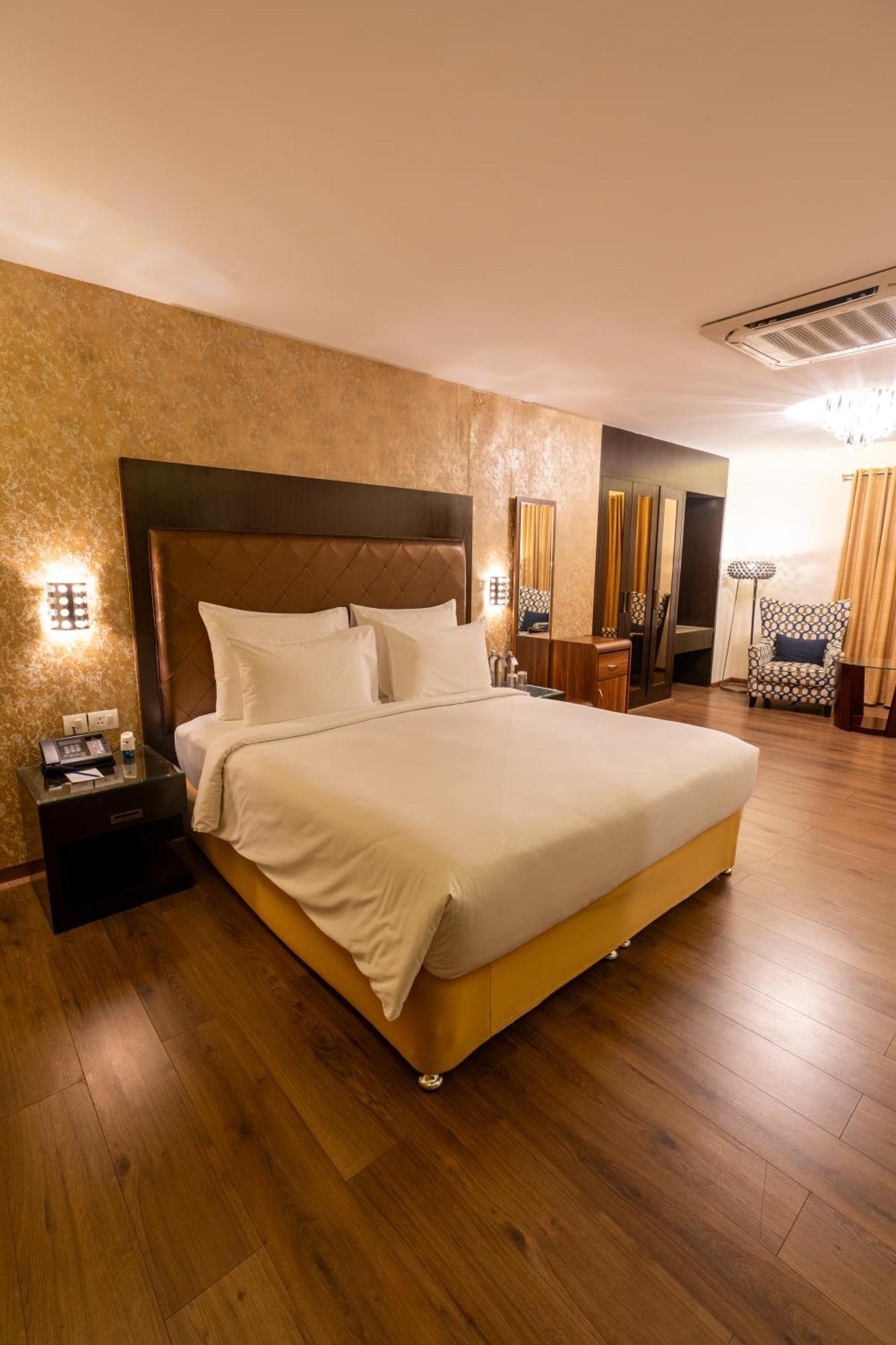 Clarks Exotica Convention Resort & Spa Devanahalli Bagian luar foto