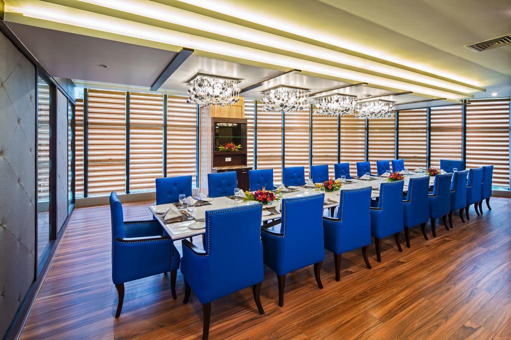 Clarks Exotica Convention Resort & Spa Devanahalli Bagian luar foto