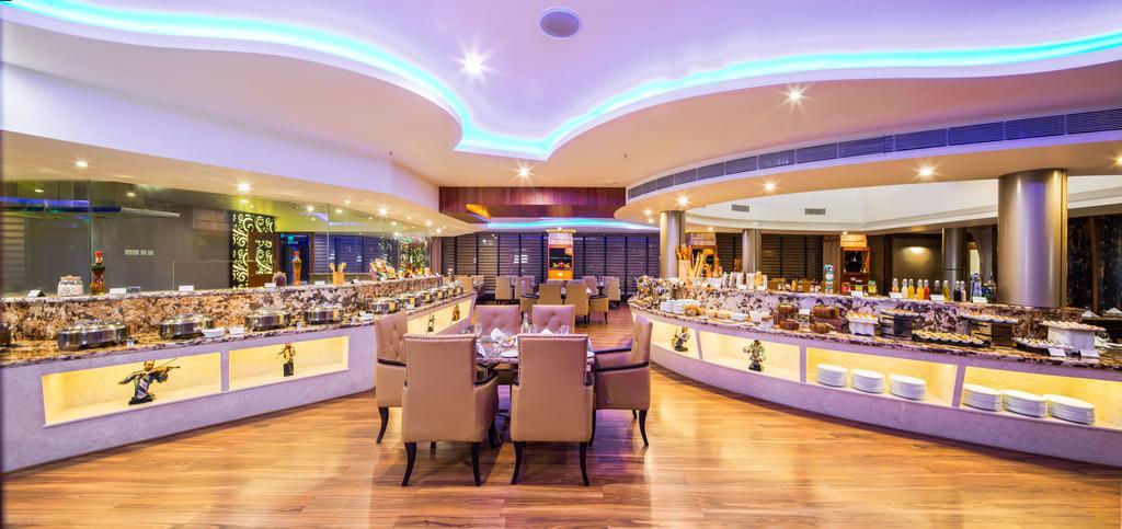Clarks Exotica Convention Resort & Spa Devanahalli Bagian luar foto