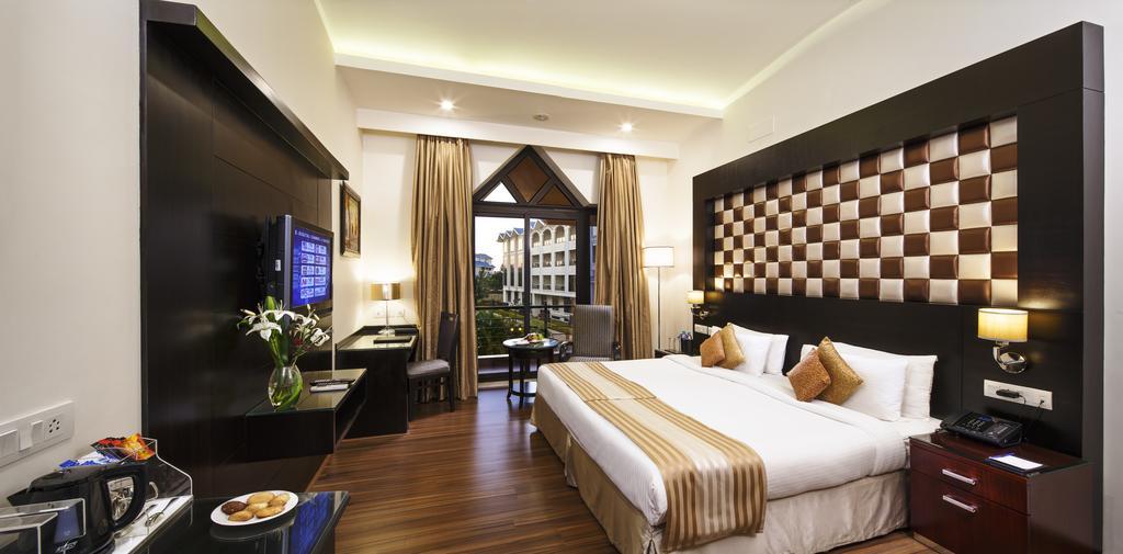 Clarks Exotica Convention Resort & Spa Devanahalli Bagian luar foto