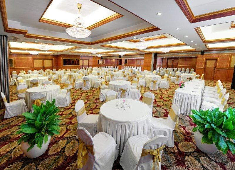 Clarks Exotica Convention Resort & Spa Devanahalli Bagian luar foto