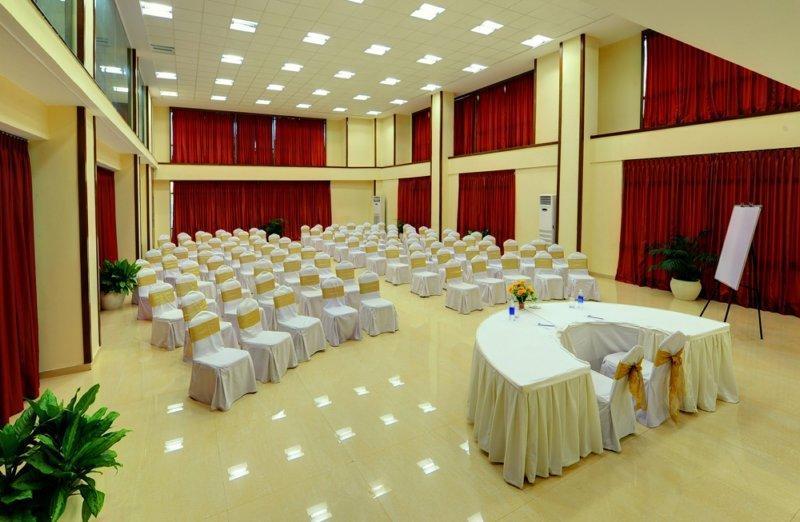 Clarks Exotica Convention Resort & Spa Devanahalli Bagian luar foto